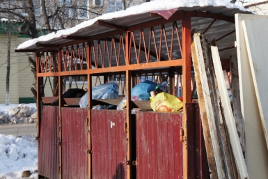 Мусорные контейнеры стали источником зловония и антисанитарии в Биробиджане ИА ЕАОMedia