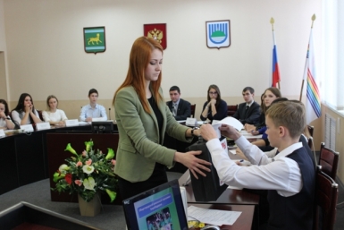 Школьные парламентарии Биробиджана выбрали нового председателя  Фото взято на сайте http://birduma.ru