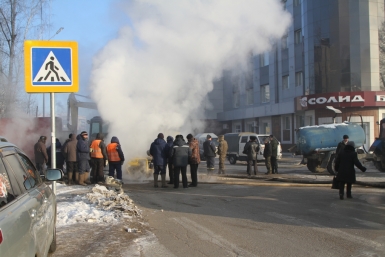 Крупная коммунальная авария в Биробиджане изменила маршрут городского транспорта Пресс-служба ГУ МЧС России по ЕАО