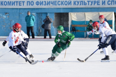 Игры проходили на стадионе ДСМ с сайта болельщиков ХК &quotНадежда&quot