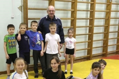 Секцию биробиджанских акробатов выгнали из обжитого помещения – тренер Владимир Сторожев Олег Черномаз, Издательский дом &quotБиробиджан&quot