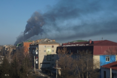 Клубы черного дыма, взмывающие в небо в центре Биробиджана, встревожили горожан ИА ЕАОMedia
