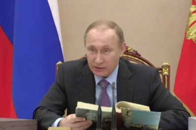 Владимир Путин зачитал отрывок из &quotЧести шахматной короны&quot  Стоп-кадр видео с совещания