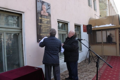 Мемориальную доску Льву Гринкругу открыли в Биробиджане Пресс-служба Законодательного Собрания ЕАО
