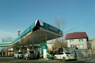 Крышу снесло биробиджанской АЗС при транспортировке экскаватора большегрузом портал &quotГород на Бире&quot