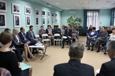 Встреча представителей правительства области с руководителями медучреждений www.eao.ru