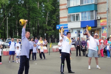 Семейный батл &quotПапа, мама, я – спортивная семья&quot устроили жители Облученского района  ЕАО Предоставлено Ульяной Мунгаловой
