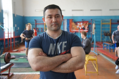Коктейль &quotжелезного&quot Арни – рецепт выходного дня от Ивана Троянова ИА ЕАОMedia