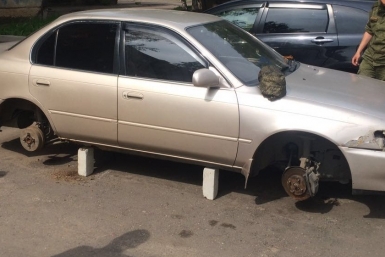 Факты хищения колес с автомобилей зарегистрированы в Биробиджане из открытых источников 