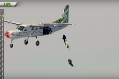 Шокирующий прыжок без парашюта Luke Aikins - Skydiver (Heaven Sent Jump) Youtube