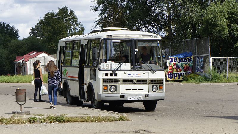 Водители автобусов превратили в отхожее место пятиэтажку по ул. Широкой в Биробиджане