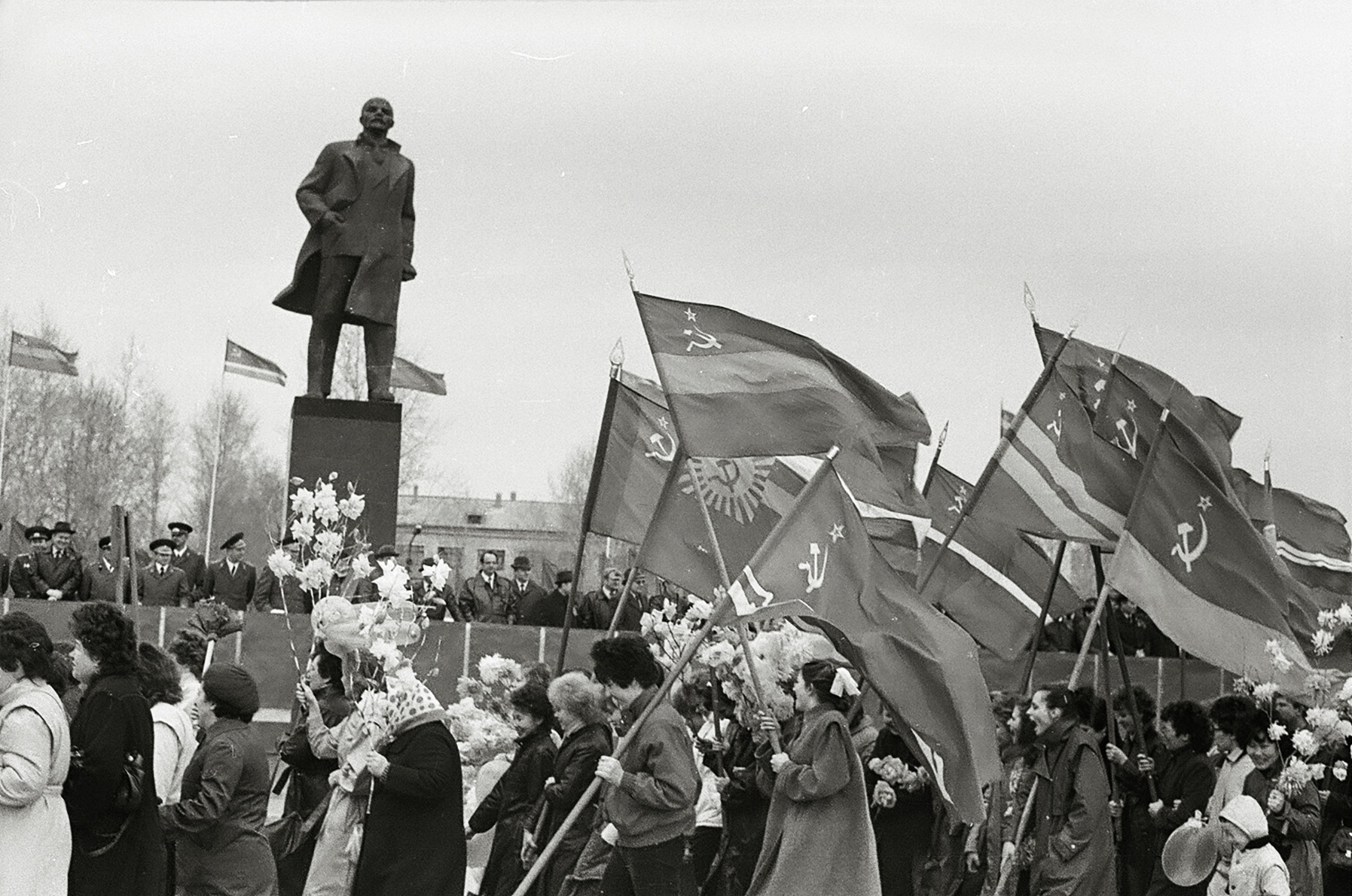 7 октября в ЕАО: открытие памятника В. И. Ленину, образование Биробиджанской епархии